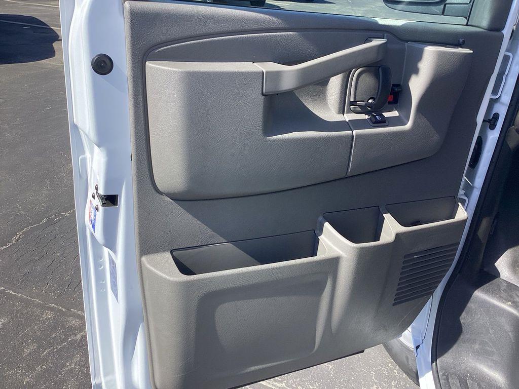 2026 Chevrolet Express Cargo Work Van - Photo 19