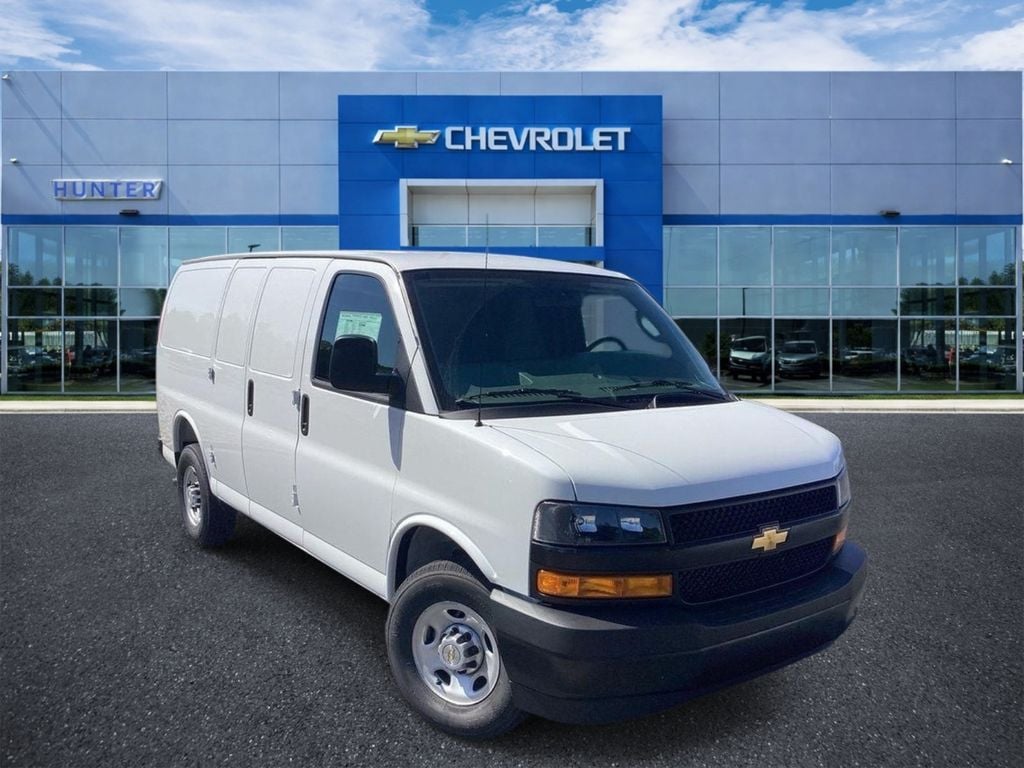 2026 Chevrolet Express 2500 Work Van HD's photo