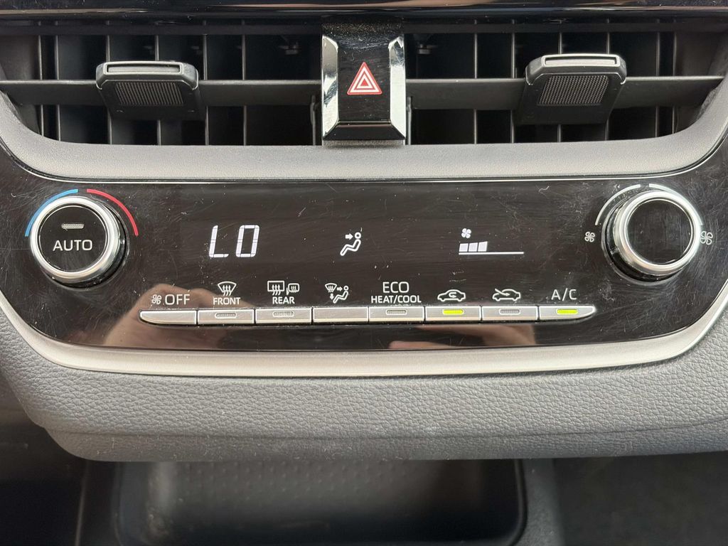 2020 Toyota Corolla LE - Photo 24