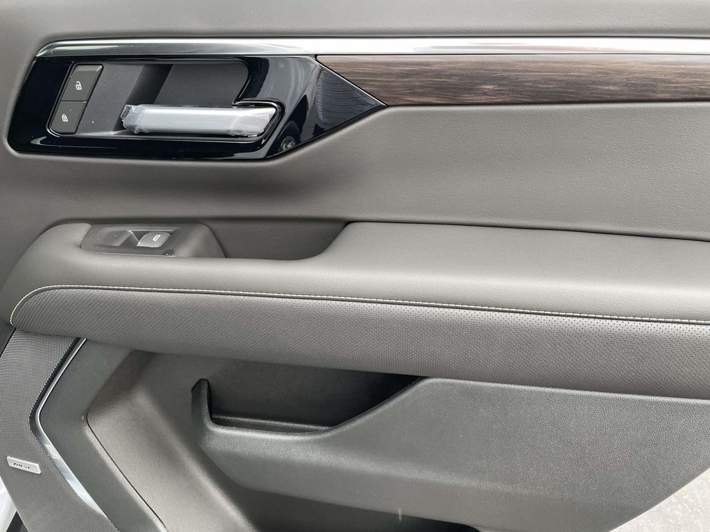 2026 Chevrolet Tahoe Premier - Photo 10