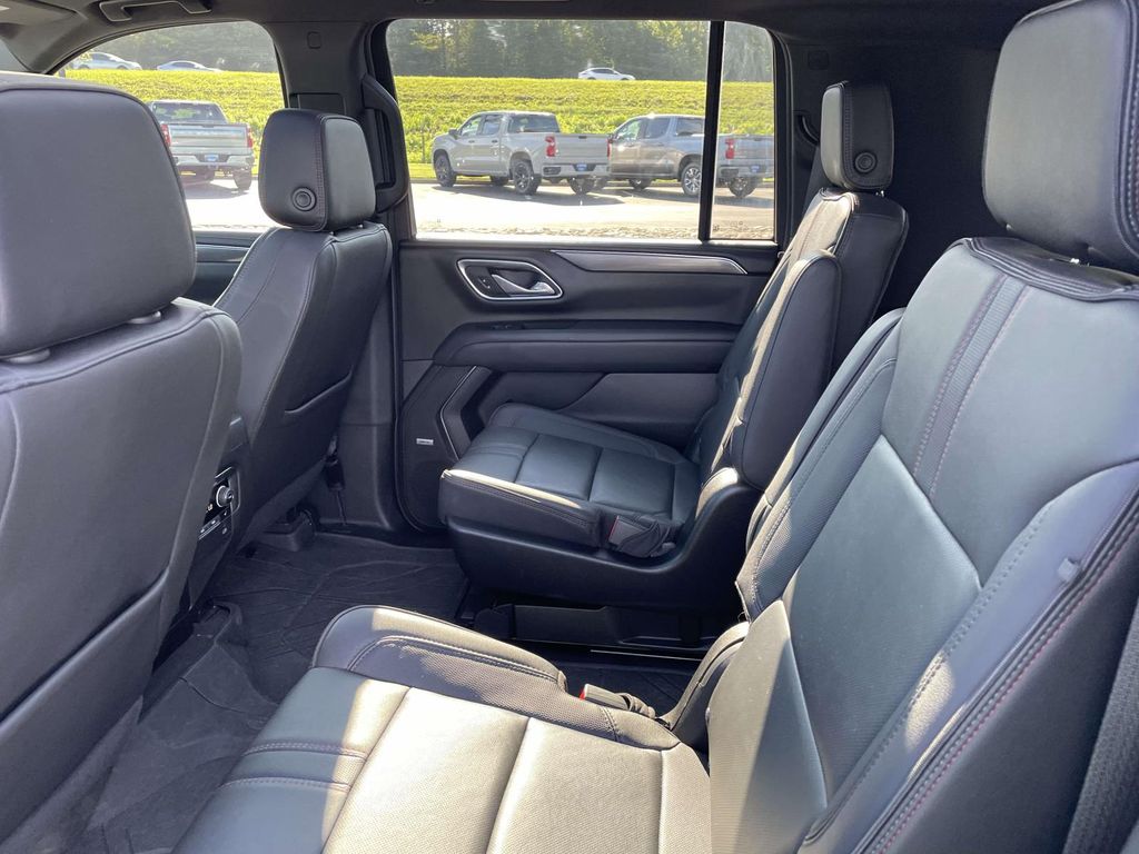 2024 Chevrolet Suburban RST - Photo 15