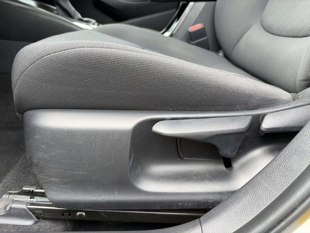 2020 Toyota Corolla LE - Photo 14