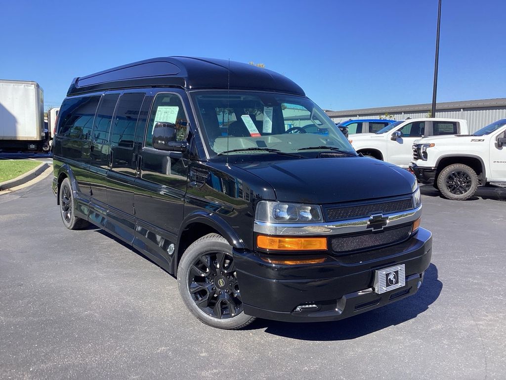 2025 Chevrolet Express 2500 Extended Work Van HD's photo