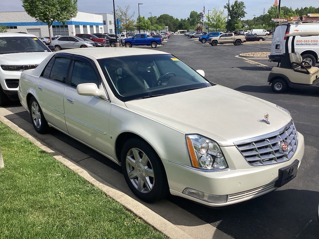 Used 2007 CADILLAC DTS Luxury I Car