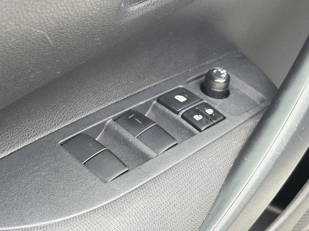 2020 Toyota Corolla LE - Photo 13