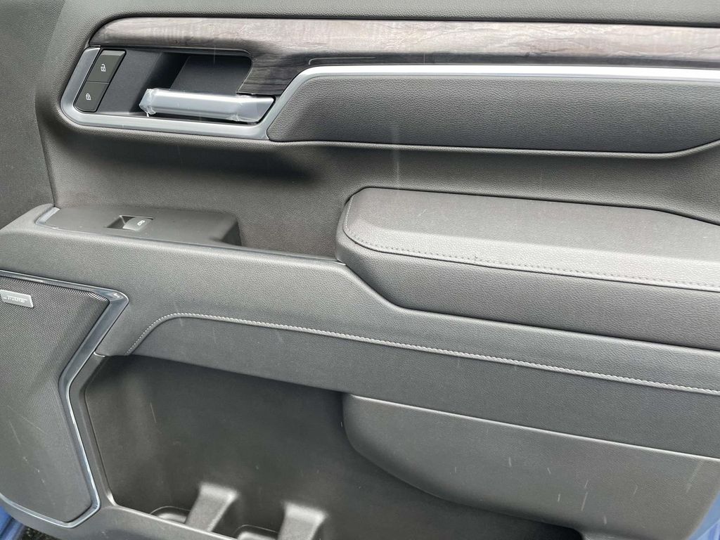 2025 Chevrolet Silverado 2500HD LTZ - Photo 8