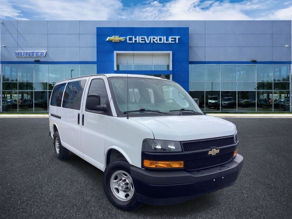 2023 Chevrolet Express 3500 LS's photo