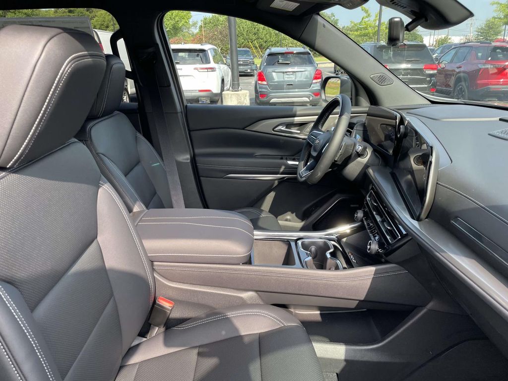 2026 Chevrolet Traverse LT - Photo 8