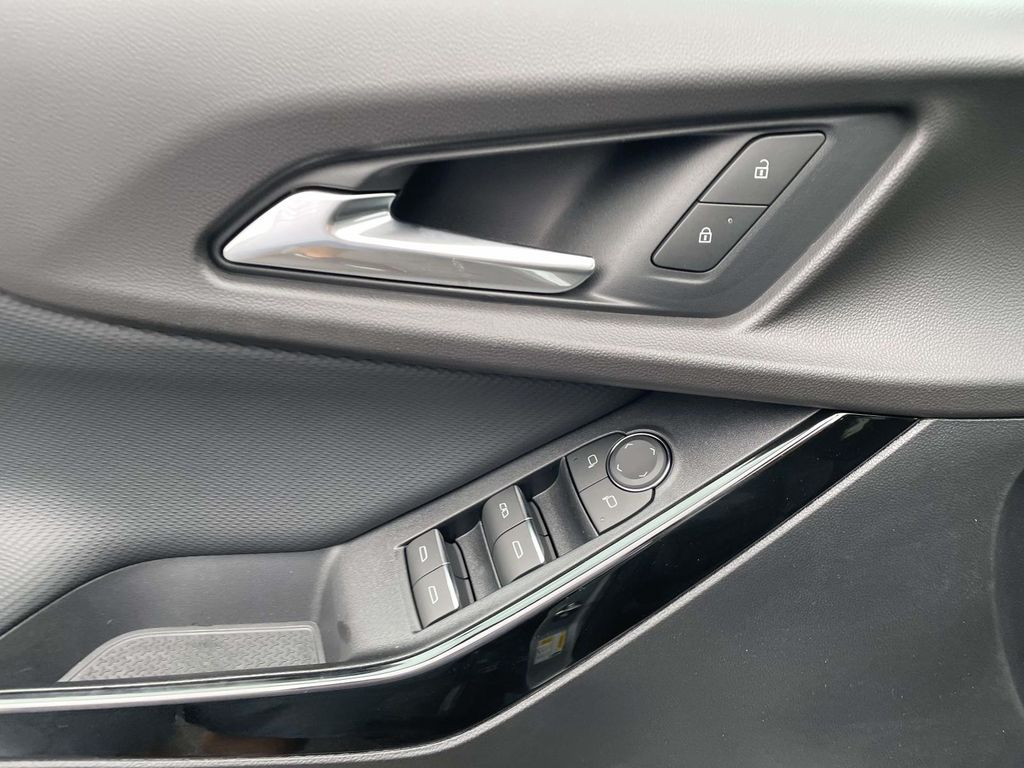 2027 Chevrolet Equinox RS - Photo 18
