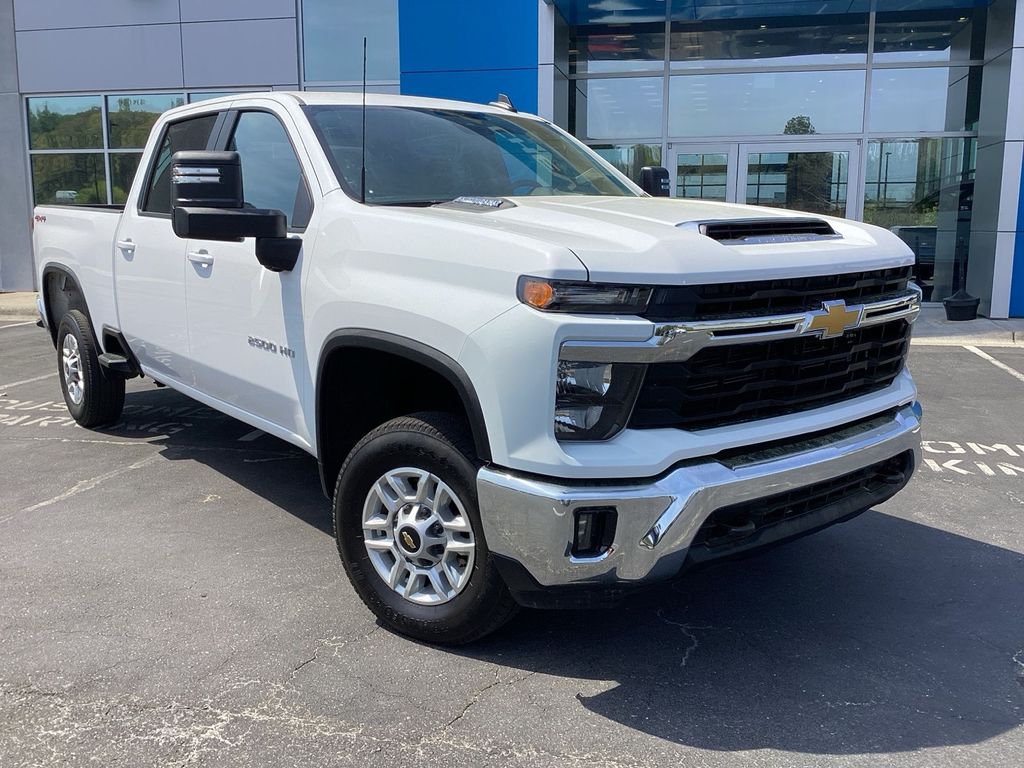 2025 Chevrolet Silverado HD LT 4WD Crew Cab Standard Box's photo