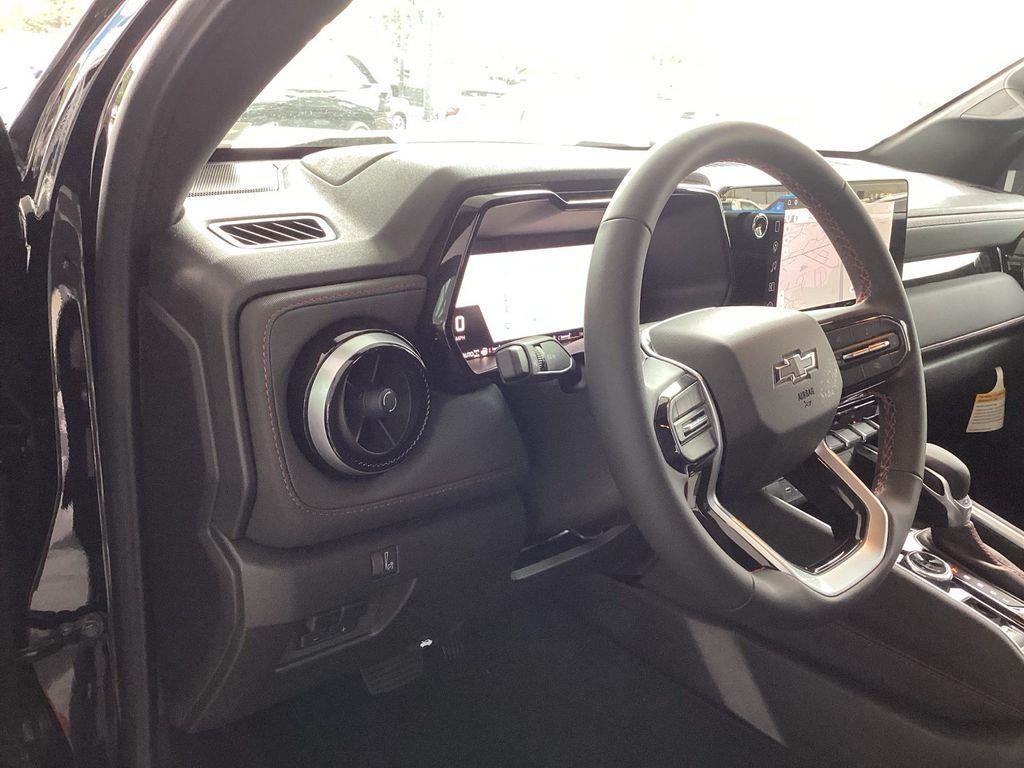 2025 Chevrolet Colorado Z71 - Photo 9
