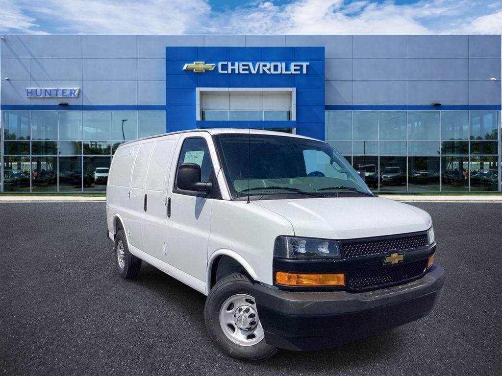 2026 Chevrolet Express 2500 Work Van HD's photo