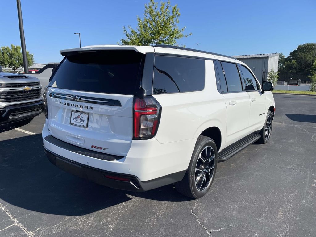 2024 Chevrolet Suburban RST - Photo 6