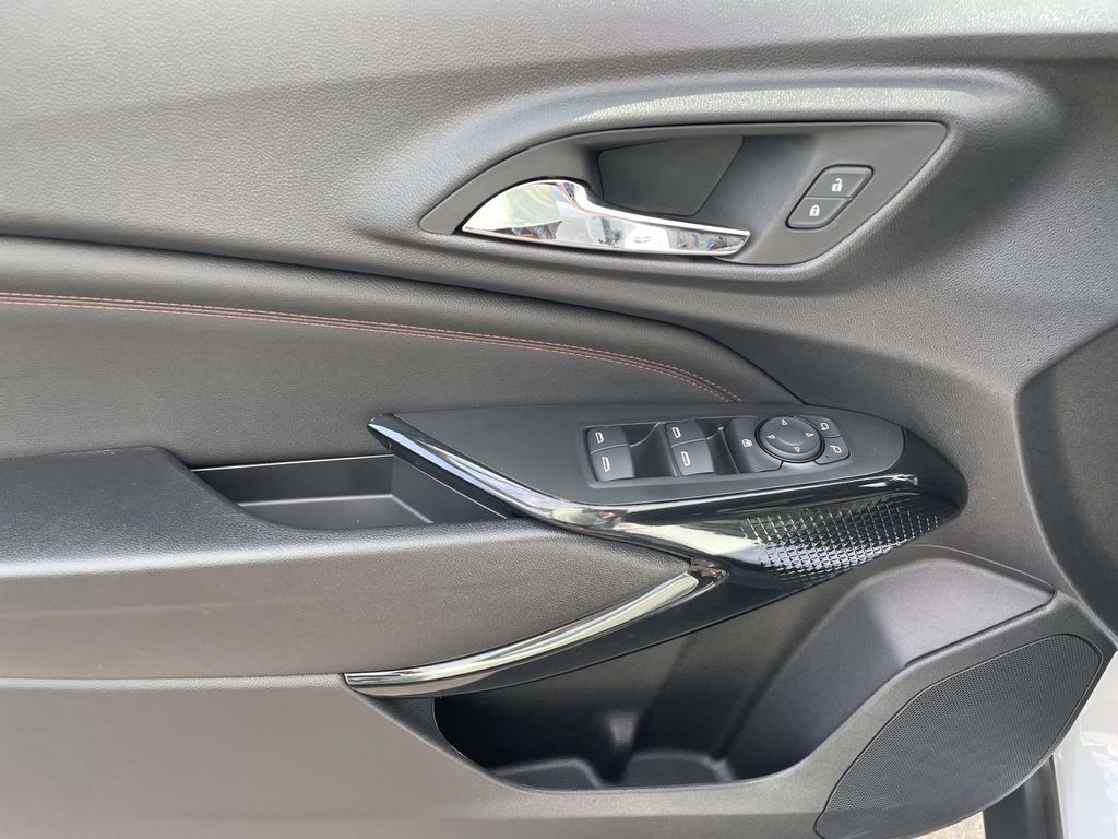 2026 Chevrolet Trax RS - Photo 17