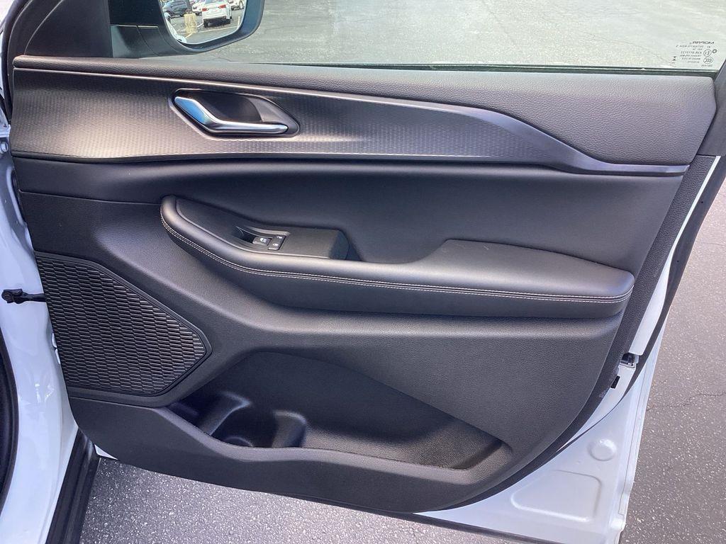 2025 Jeep Grand Cherokee Laredo - Photo 23