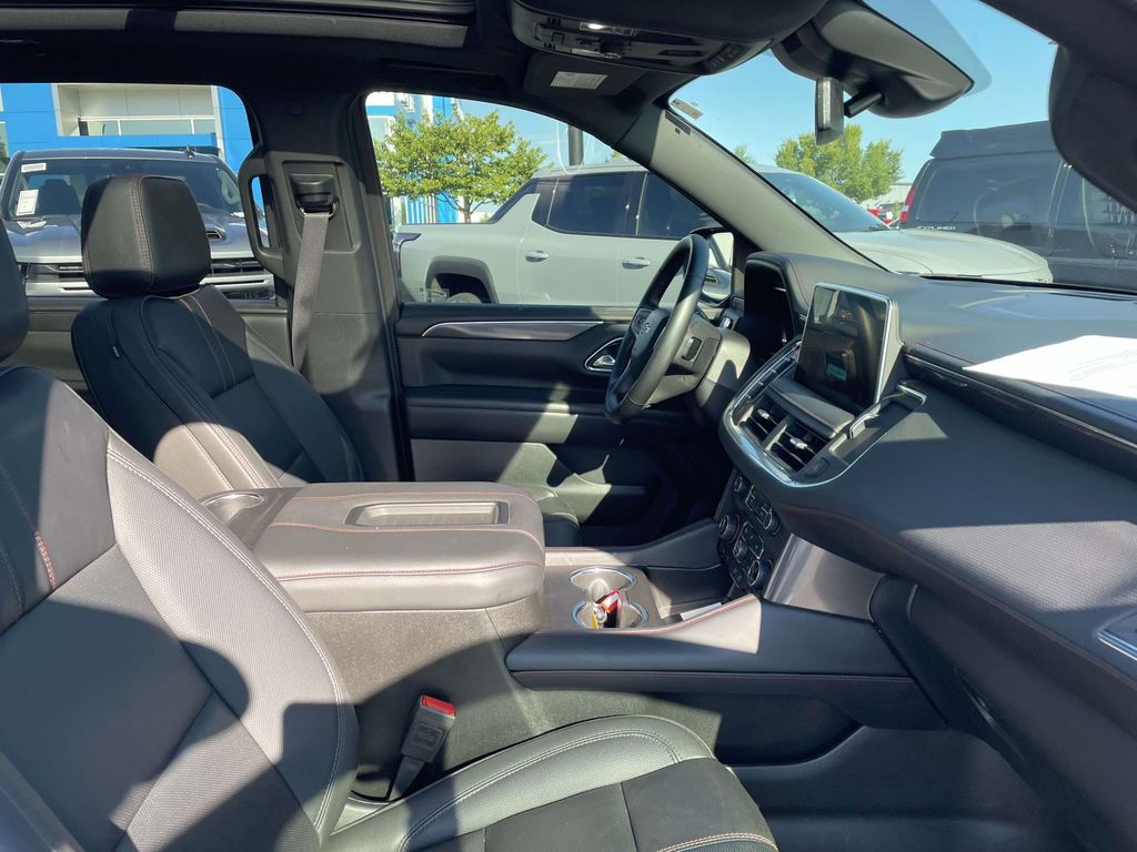 2024 Chevrolet Suburban RST - Photo 8
