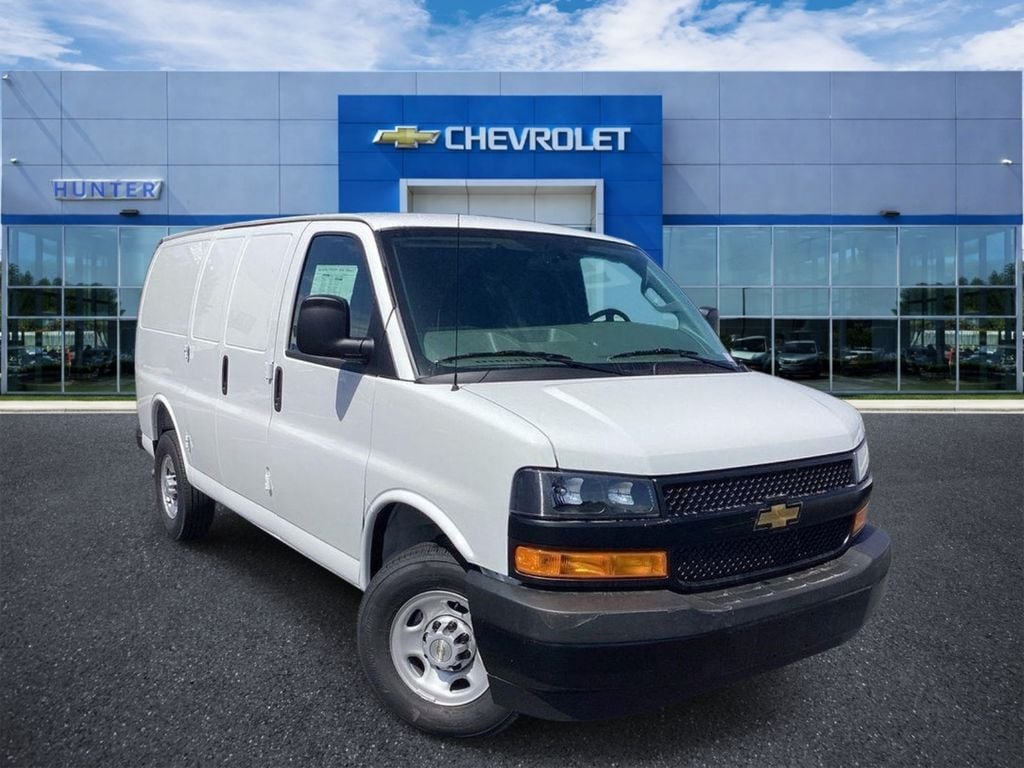 2026 Chevrolet Express 2500 Work Van HD's photo
