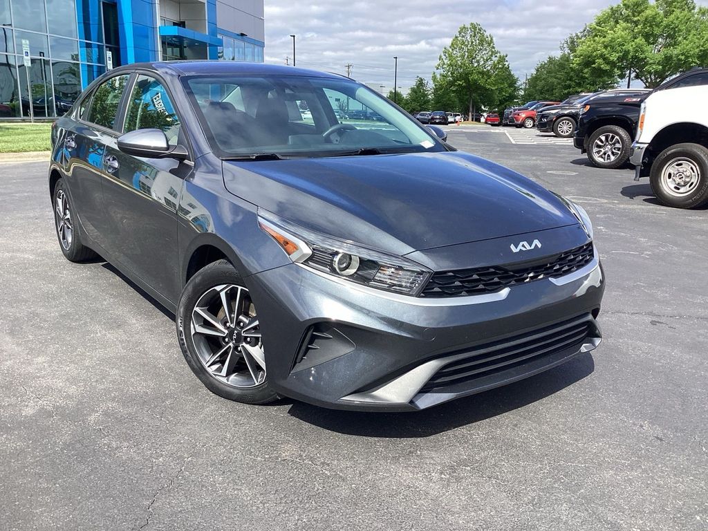2024 Kia Forte LXS AT's photo