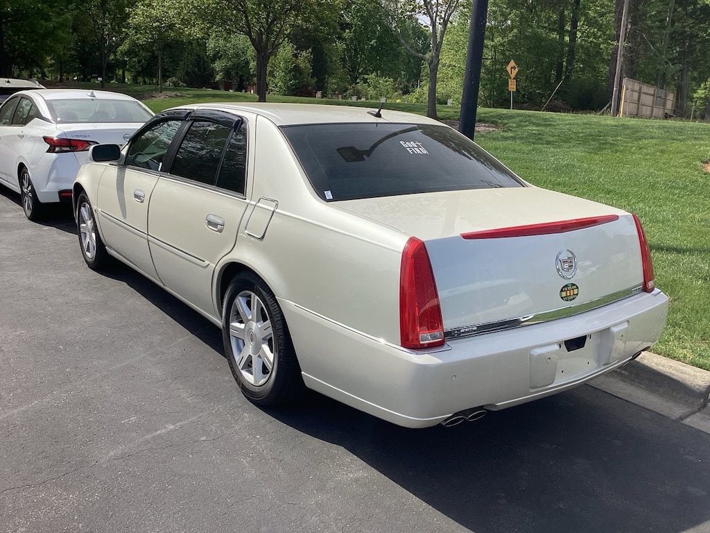 Used 2007 CADILLAC DTS Luxury I Car