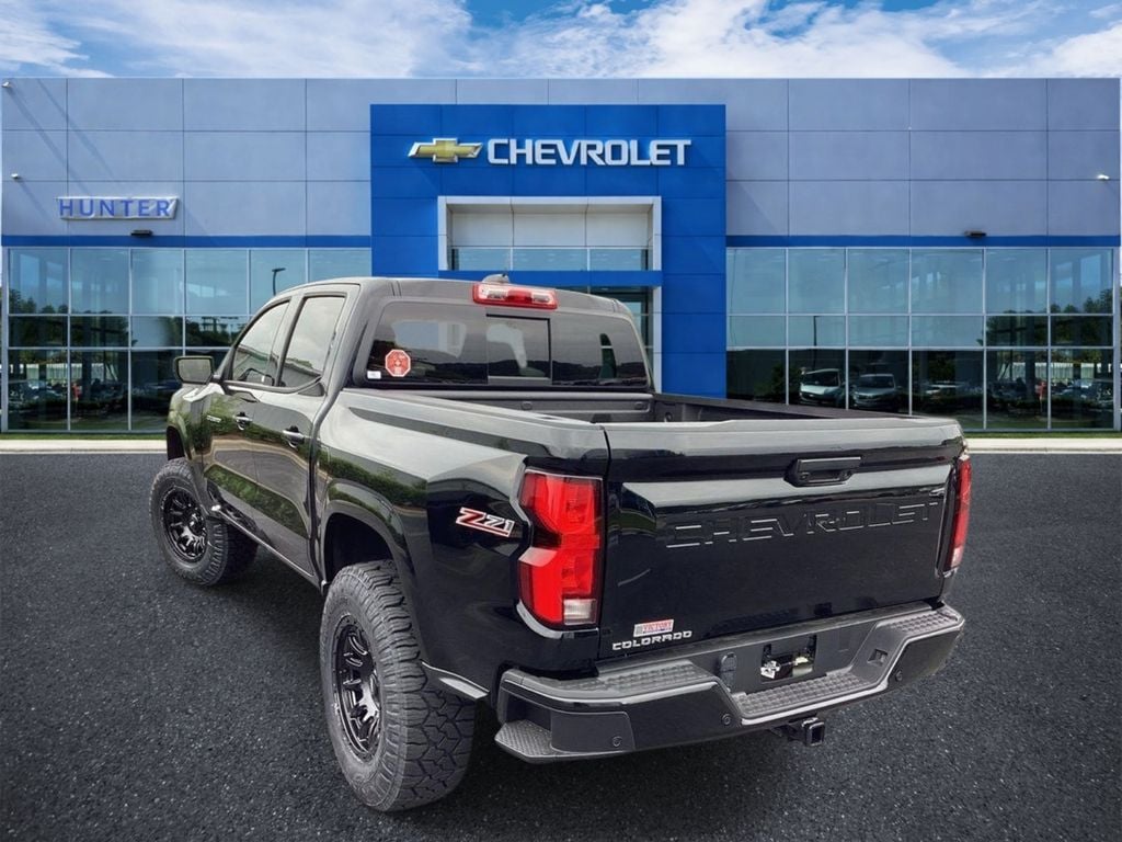 2025 Chevrolet Colorado Z71 - Photo 2