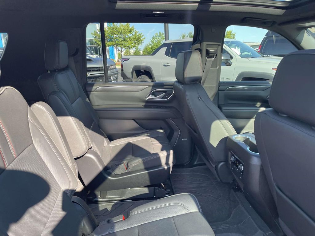 2024 Chevrolet Suburban RST - Photo 10