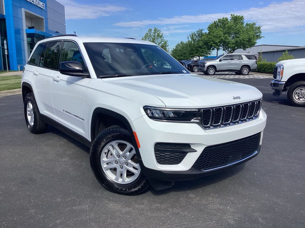 2025 Jeep Grand Cherokee Laredo 4x4's photo