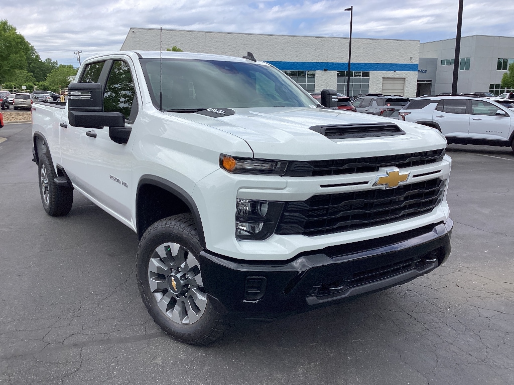2026 Chevrolet Silverado HD Custom 4WD Crew Cab Standard Box's photo
