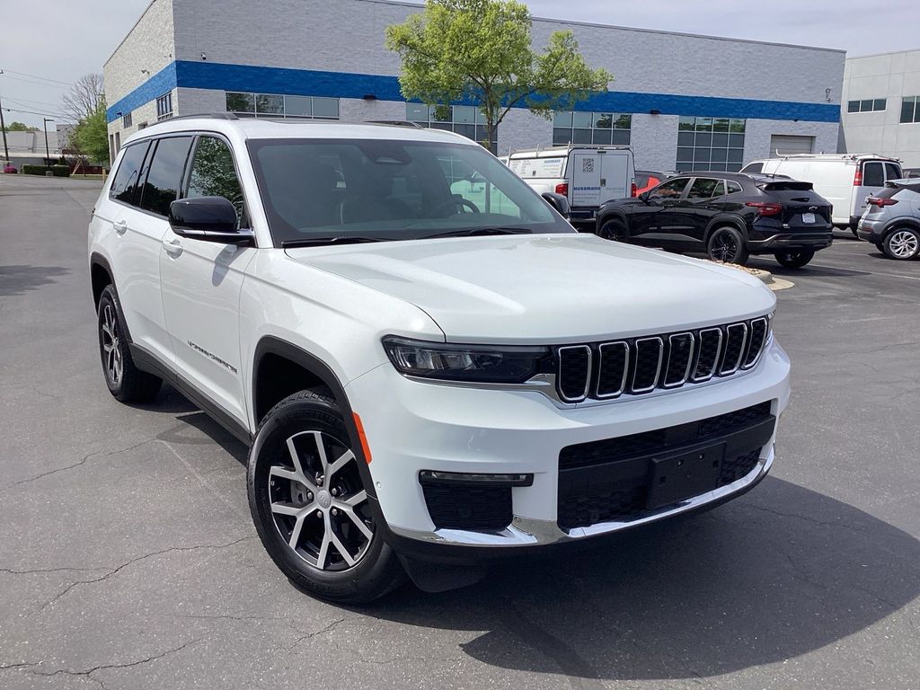 2024 Jeep Grand Cherokee L Limited 4x4's photo