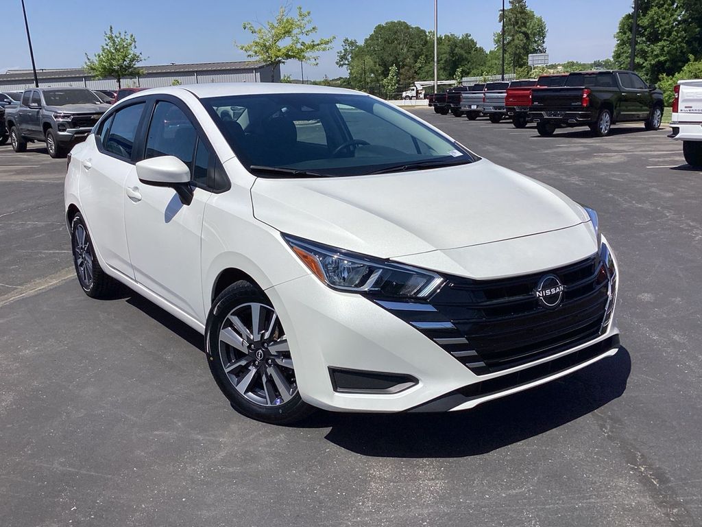 2023 Nissan Versa 1.6 SV CVT's photo