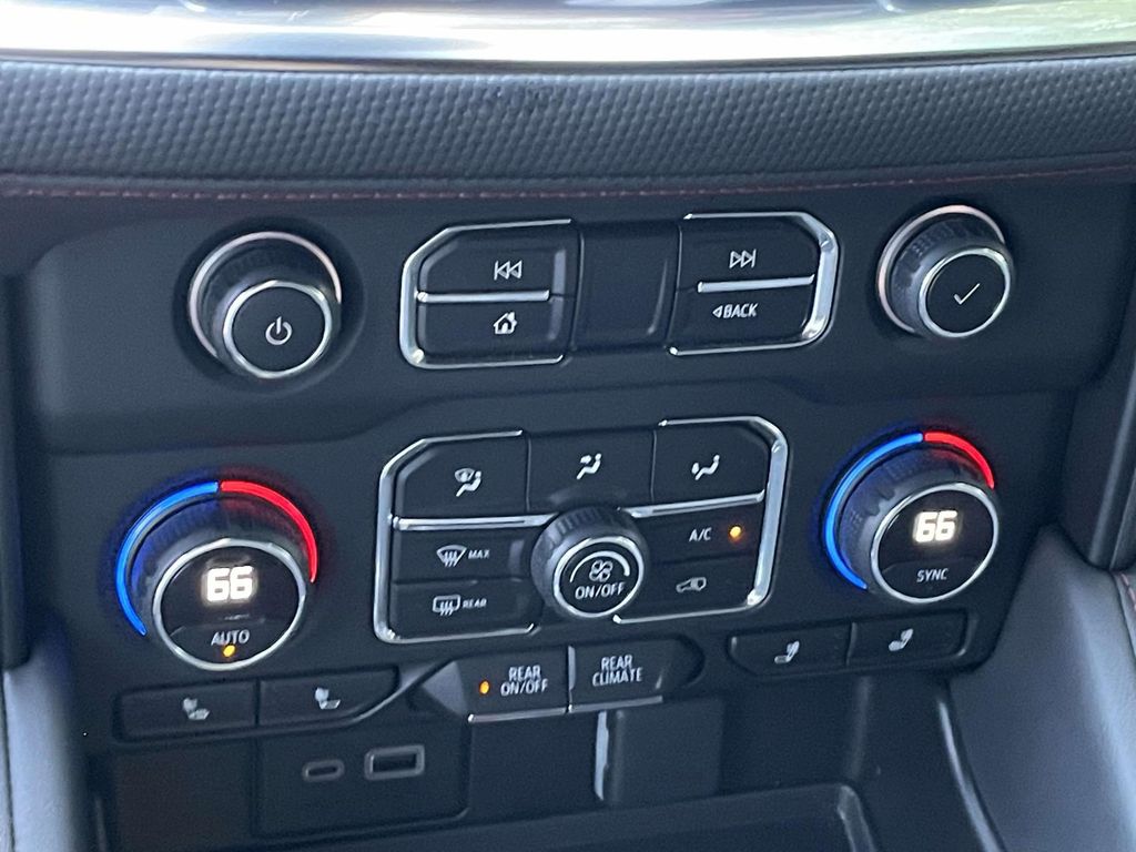2024 Chevrolet Suburban RST - Photo 28