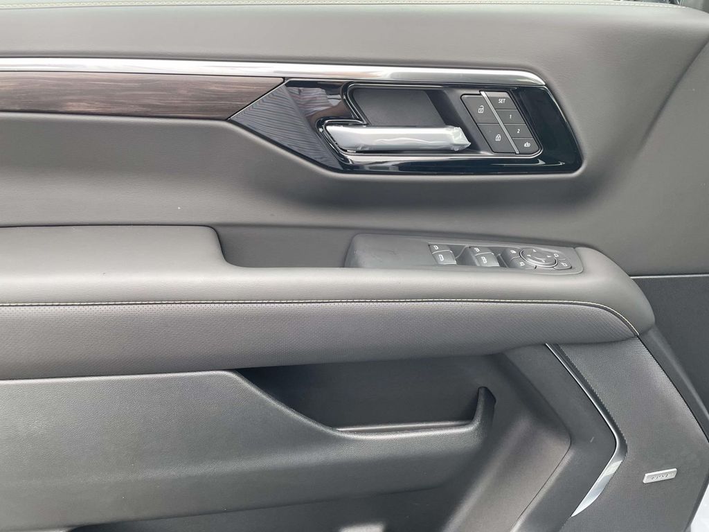 2026 Chevrolet Tahoe Premier - Photo 18