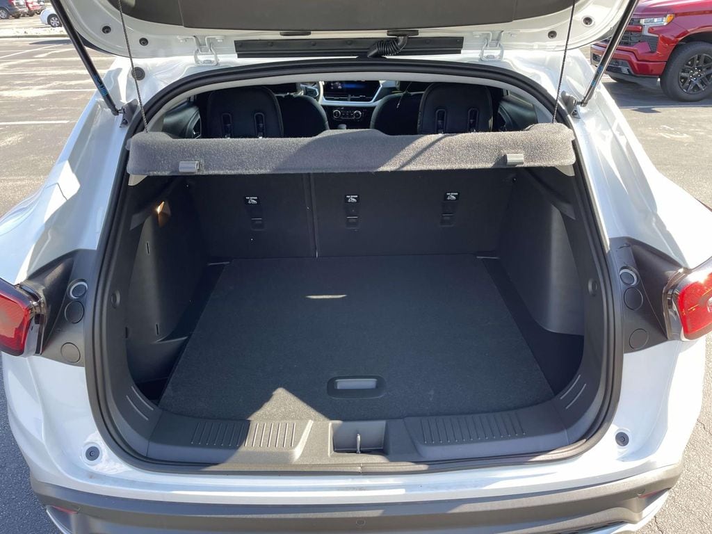2026 Chevrolet Trax LT - Photo 13