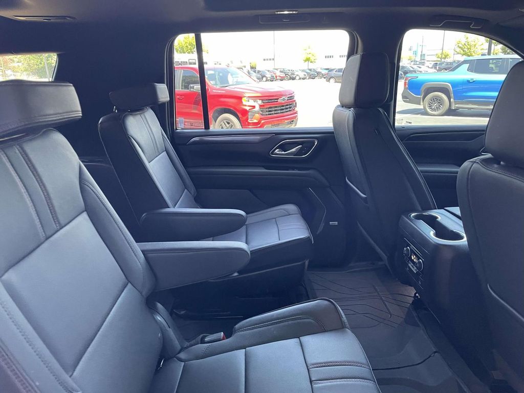 2024 Chevrolet Suburban RST - Photo 12
