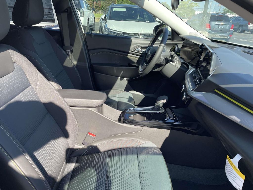 2026 Chevrolet Trax LT - Photo 9