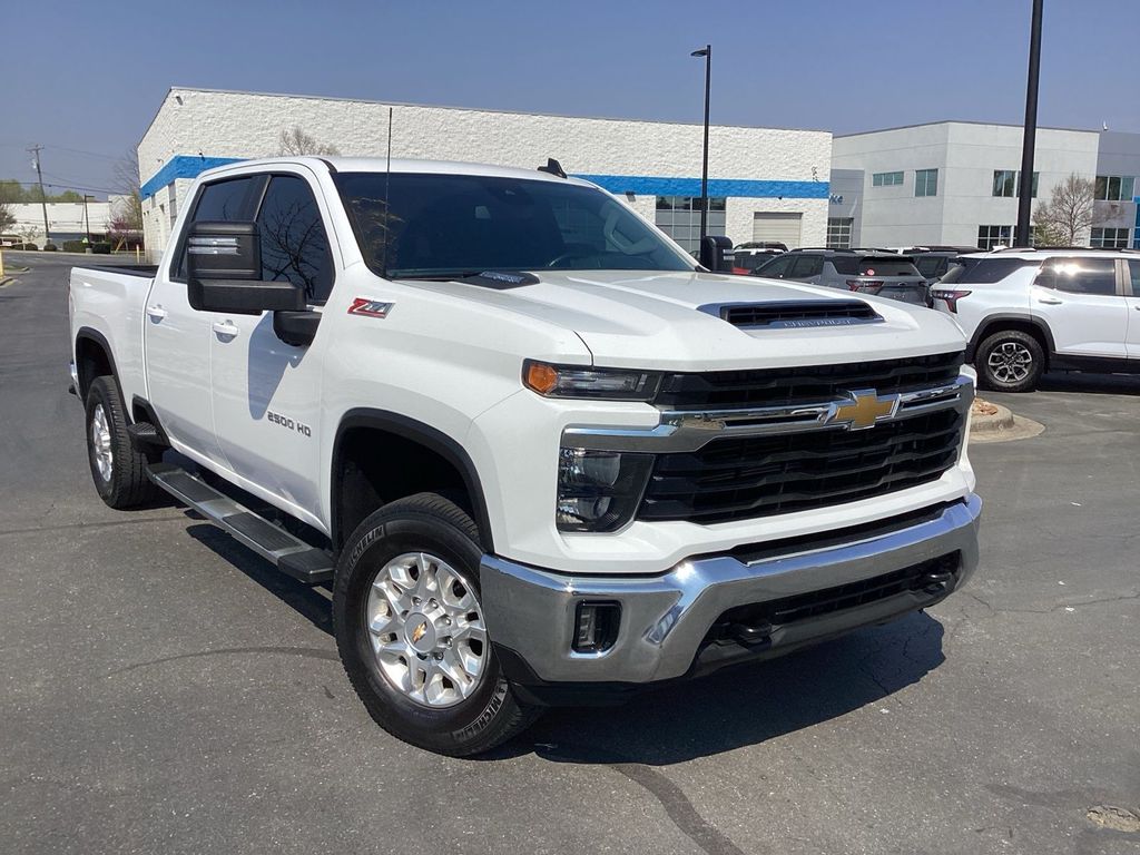 2024 Chevrolet Silverado HD LT 4WD Crew Cab Standard Box's photo