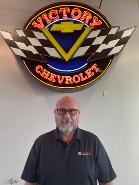 Staff member Luis Bolanos from ID_339c43