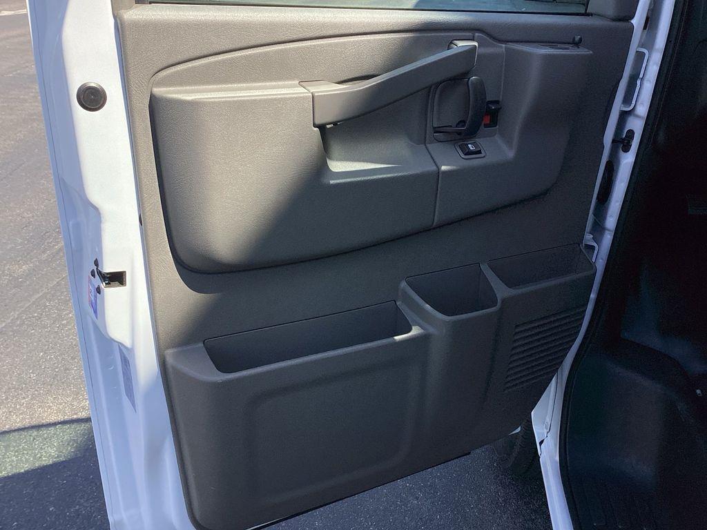 2026 Chevrolet Express Cargo Work Van - Photo 19