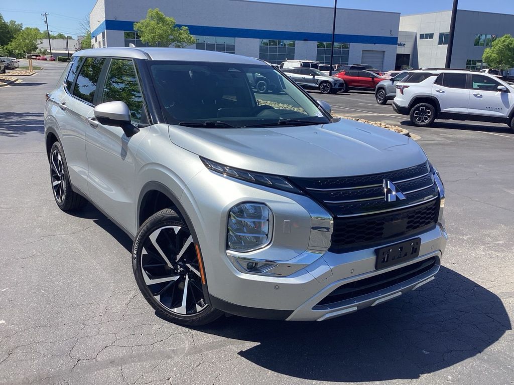 2024 Mitsubishi Outlander SE S-AWC's photo