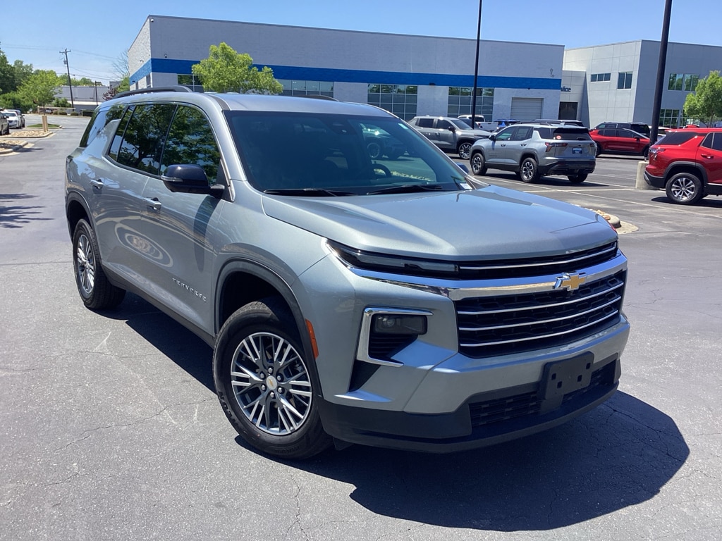 2024 Chevrolet Traverse FWD LT's photo