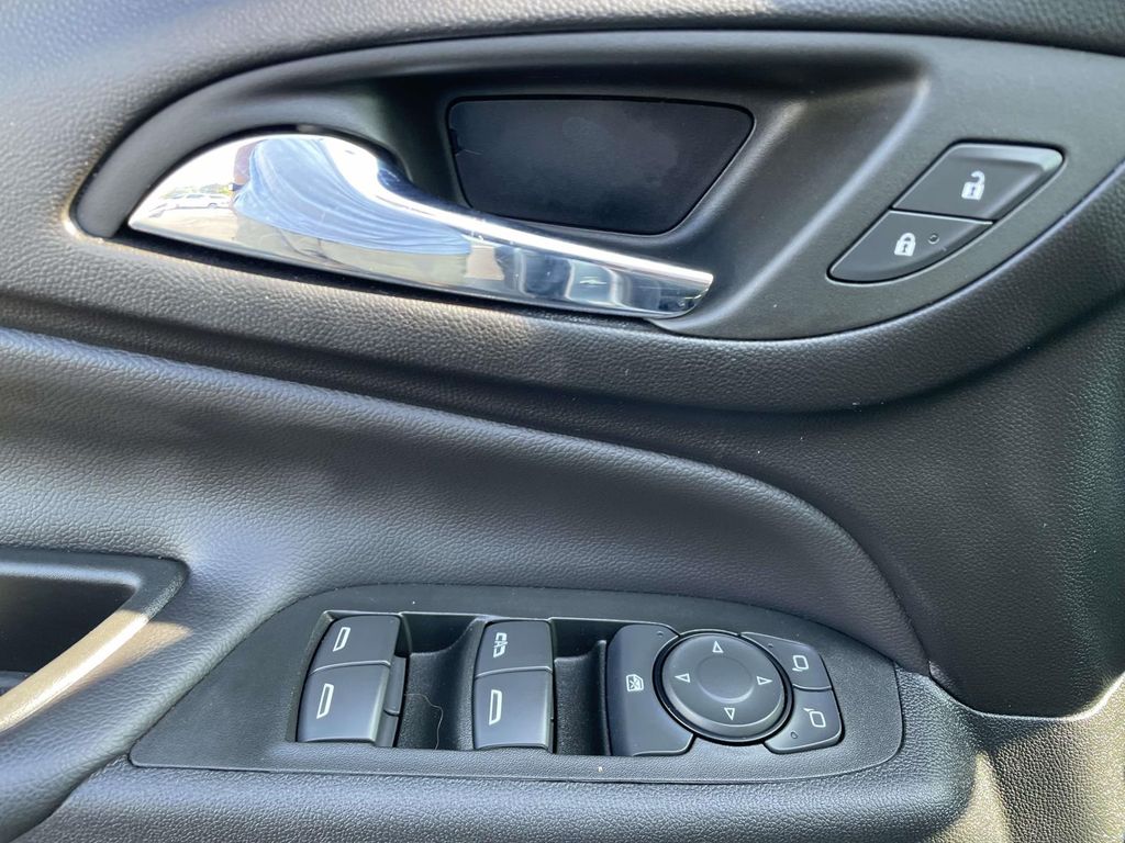 2023 Chevrolet Equinox LT - Photo 18