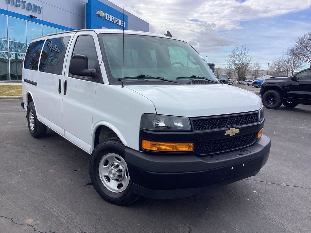 2023 Chevrolet Express 3500 LS's photo