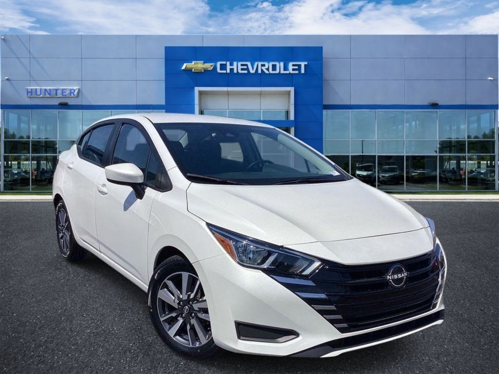 2023 Nissan Versa 1.6 SV CVT's photo