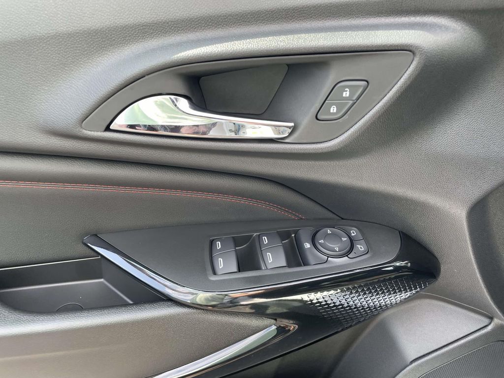 2026 Chevrolet Trax RS - Photo 18