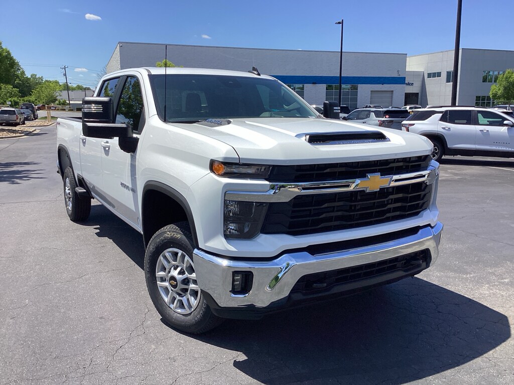 2026 Chevrolet Silverado HD LT 4WD Crew Cab Standard Box's photo