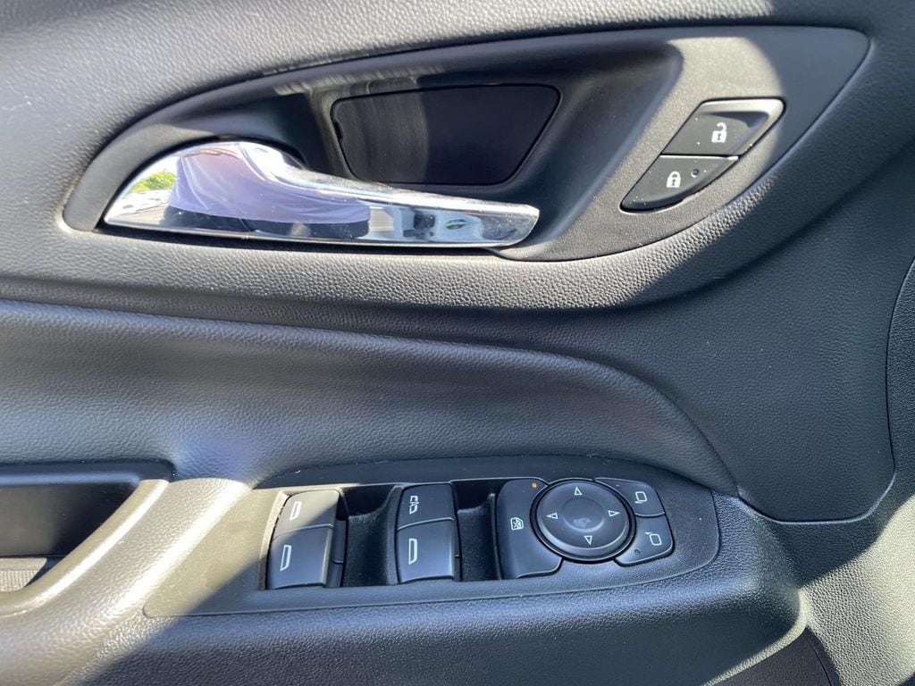 2023 Chevrolet Equinox LT - Photo 18