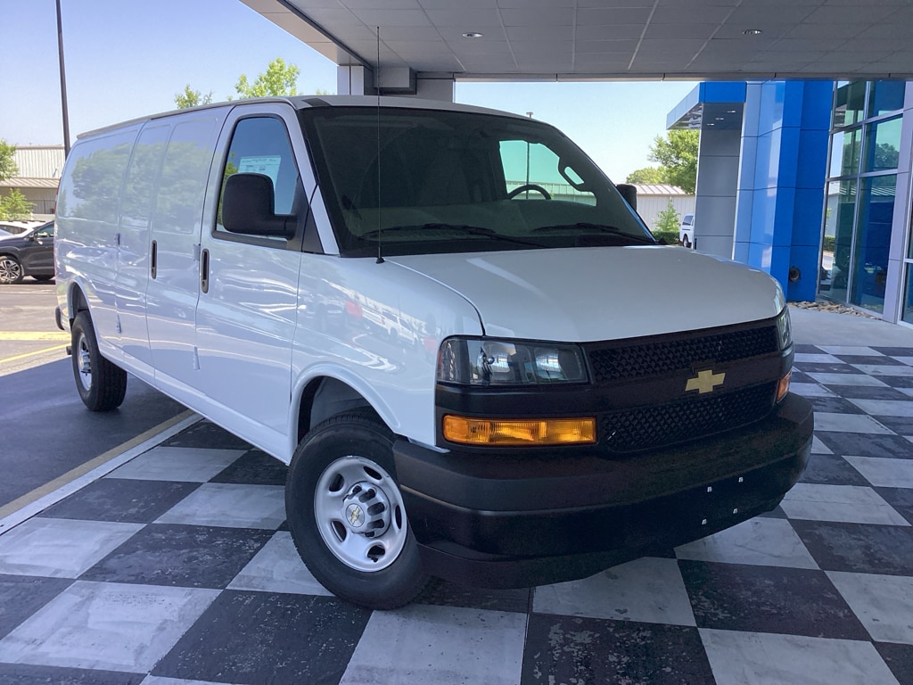 2026 Chevrolet Express 2500 Extended Work Van HD's photo