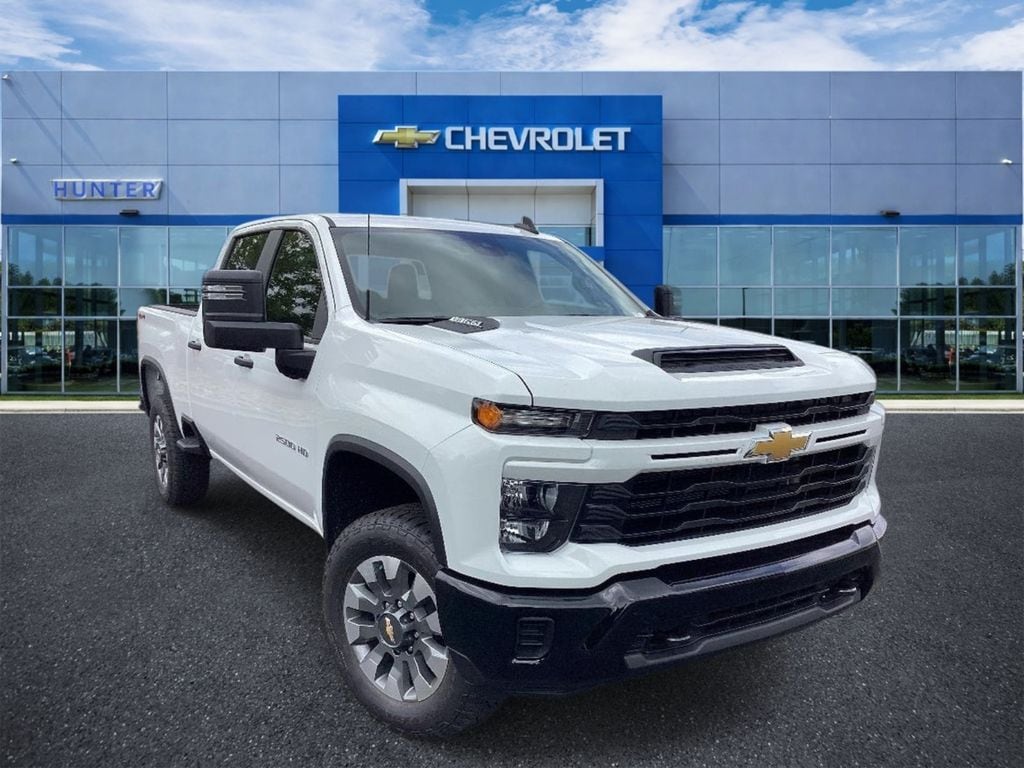 2026 Chevrolet Silverado HD Custom 4WD Crew Cab Standard Box's photo