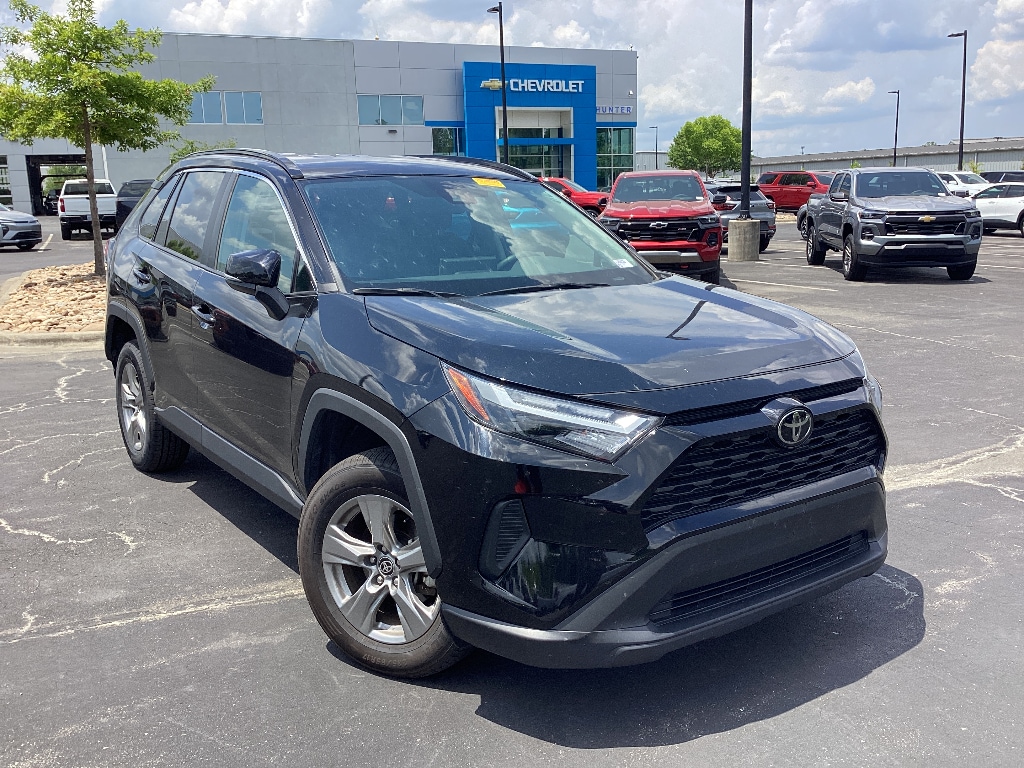 2024 Toyota RAV4 XLE FWD's photo