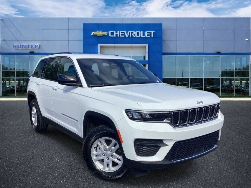 2025 Jeep Grand Cherokee Laredo 4x4's photo