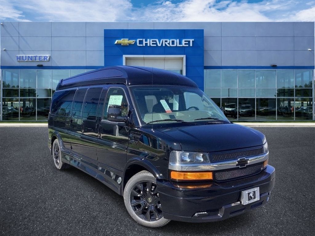 2025 Chevrolet Express 2500 Extended Work Van HD's photo